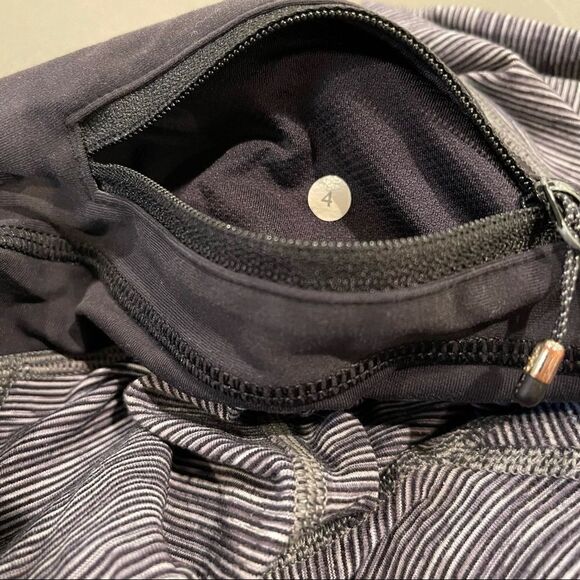 Lululemon Black/Grey Striped Cropped Leggings Size 4 - Picture 7 of 8